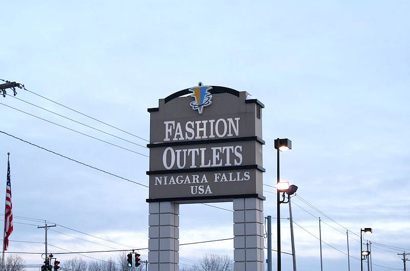 Fashion outlets of Niagara Falls USA